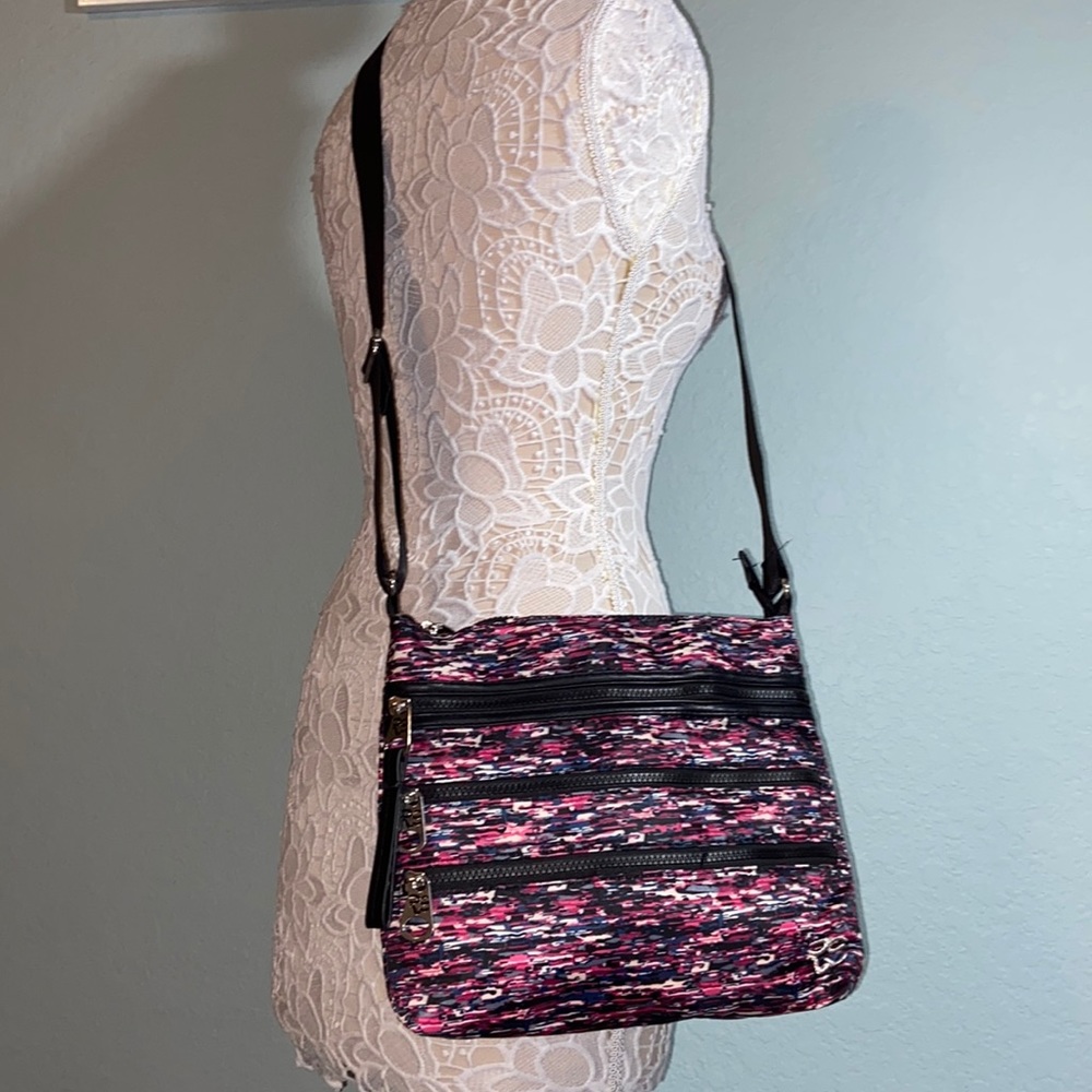 EUC Rare Earth Crossbody Bag Purse  multicolor lots of zippered compartments